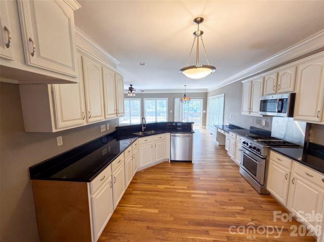 9721 Arlington Oaks Drive, Charlotte, NC 28227