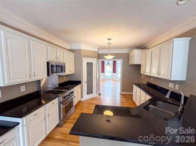 9721 Arlington Oaks Drive, Charlotte, NC 28227
