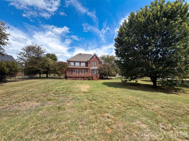 9721 Arlington Oaks Drive, Charlotte, NC 28227