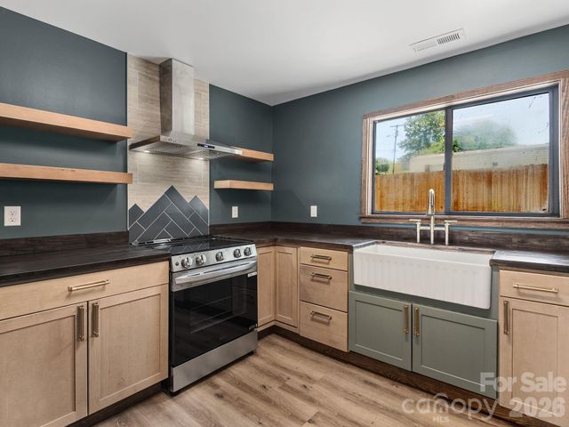 78 Travis Street, Clyde, NC 28721