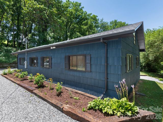 78 Travis Street, Clyde, NC 28721