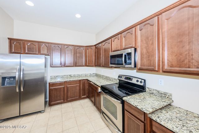 7805 E Treetop Road, Tucson, AZ 85756