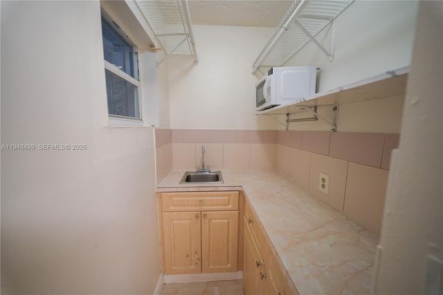 5445 W 27th Ln, Hialeah, FL 33016