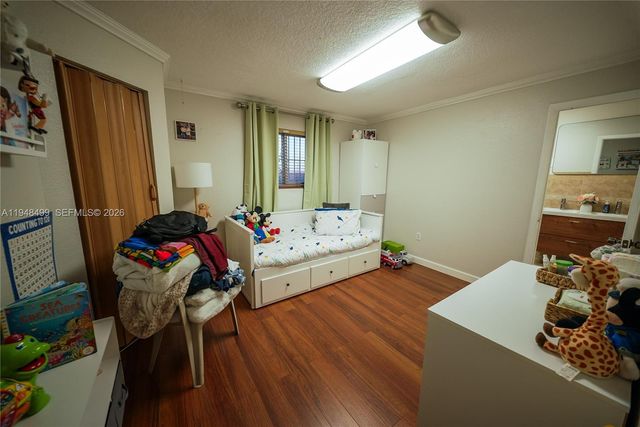 5445 W 27th Ln, Hialeah, FL 33016