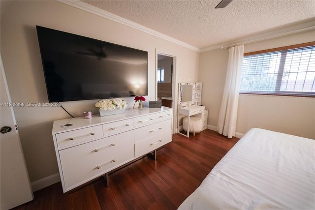 5445 W 27th Ln, Hialeah, FL 33016