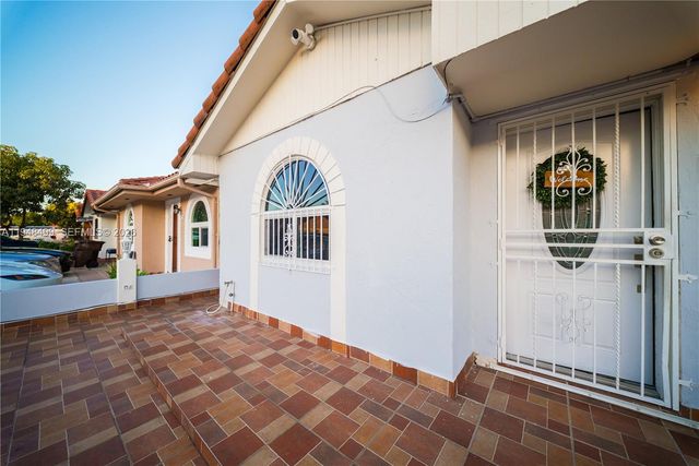 5445 W 27th Ln, Hialeah, FL 33016