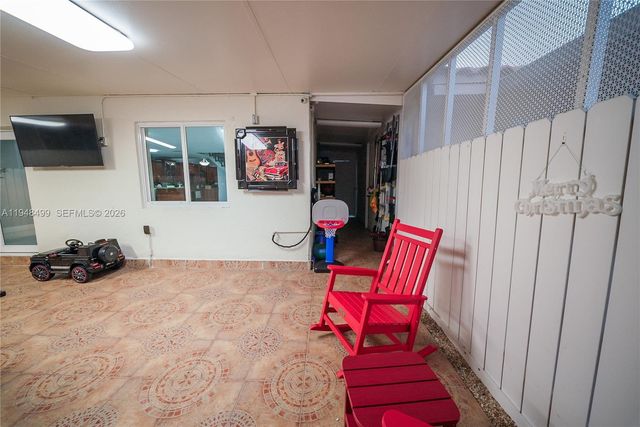 5445 W 27th Ln, Hialeah, FL 33016