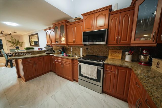 5445 W 27th Ln, Hialeah, FL 33016