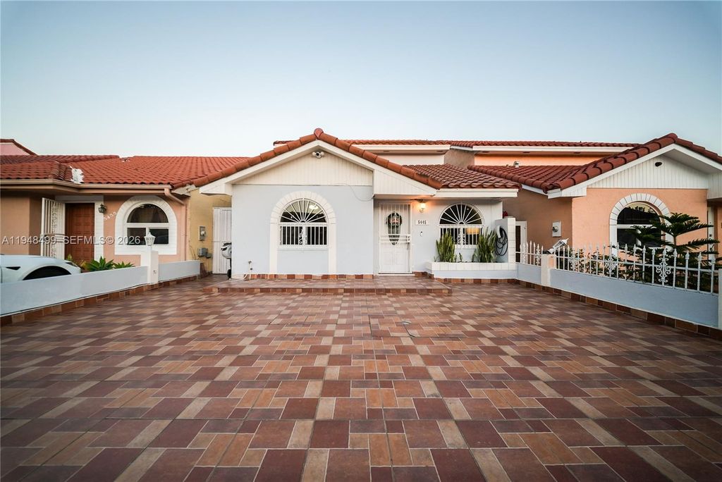 5445 W 27th Ln, Hialeah, FL 33016