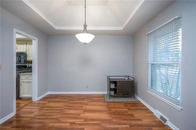 7809 Long Avenue, Lenexa, KS 66216