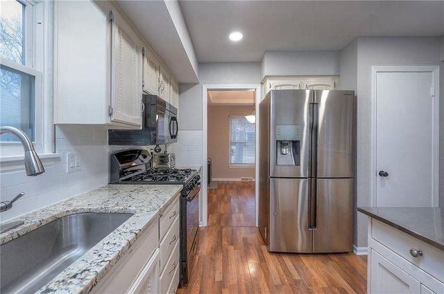 7809 Long Avenue, Lenexa, KS 66216