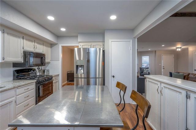 7809 Long Avenue, Lenexa, KS 66216