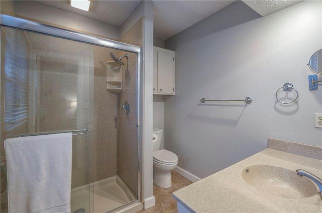 7809 Long Avenue, Lenexa, KS 66216