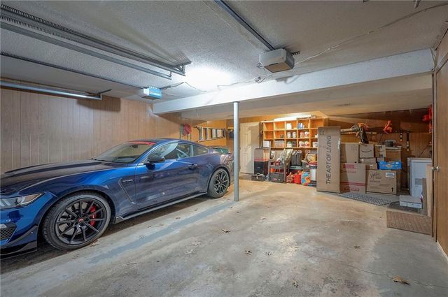 7809 Long Avenue, Lenexa, KS 66216