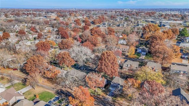 7809 Long Avenue, Lenexa, KS 66216