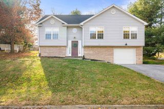 656 EDWARDIAN LN, Waynesboro, VA 22980