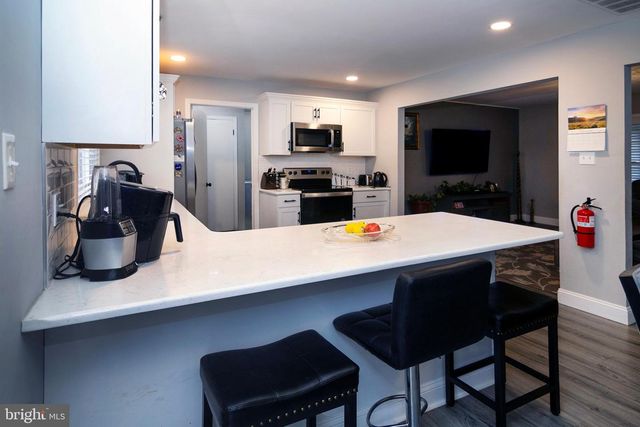 16 ABERDALE LN, Sicklerville, NJ 08081