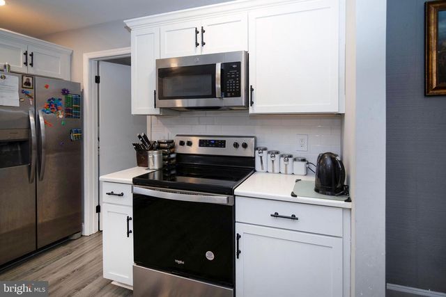 16 ABERDALE LN, Sicklerville, NJ 08081