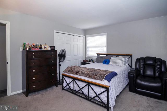 16 ABERDALE LN, Sicklerville, NJ 08081