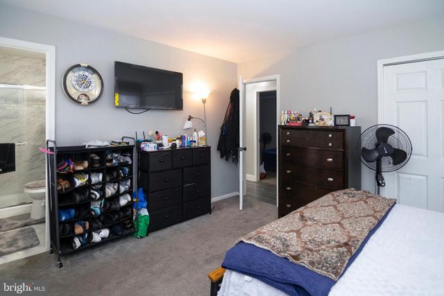 16 ABERDALE LN, Sicklerville, NJ 08081