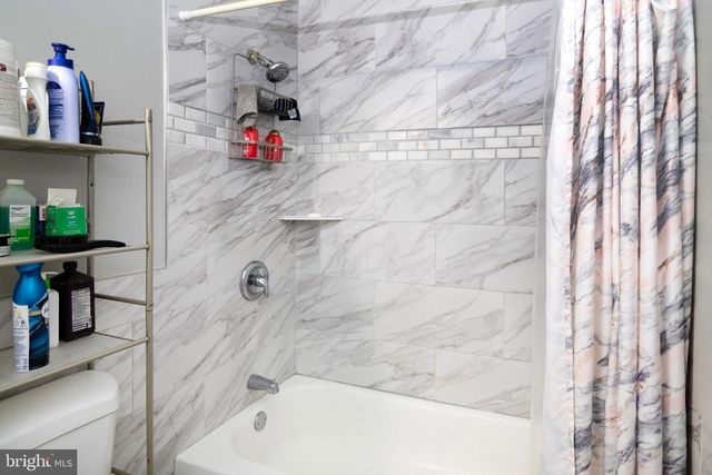 16 ABERDALE LN, Sicklerville, NJ 08081