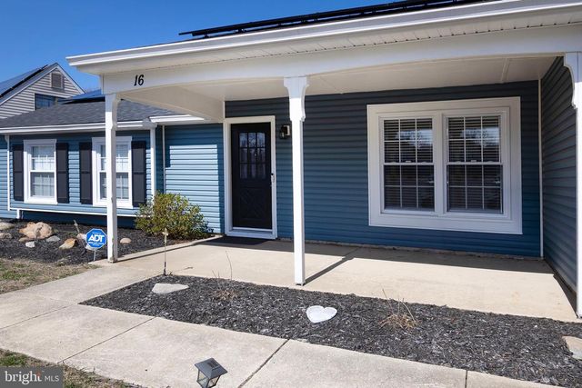 16 ABERDALE LN, Sicklerville, NJ 08081