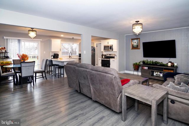 16 ABERDALE LN, Sicklerville, NJ 08081