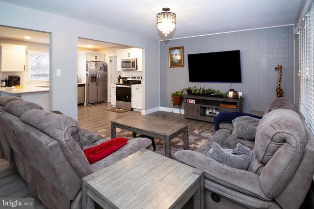 16 ABERDALE LN, Sicklerville, NJ 08081