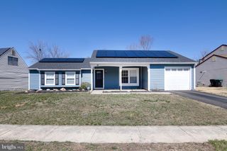 16 ABERDALE LN, Sicklerville, NJ 08081