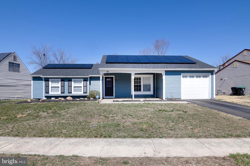 16 ABERDALE LN, Sicklerville, NJ 08081