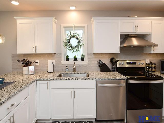 5806 S 94th Street, Lincoln, NE 68526