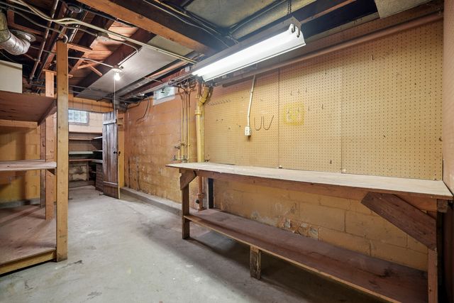 2950 Jefferson Avenue, Davenport, IA 52803