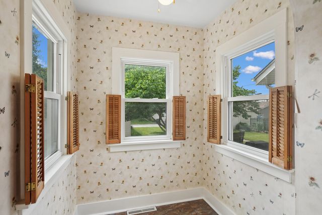 2950 Jefferson Avenue, Davenport, IA 52803