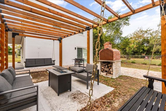 520 S 7TH STREET, Lake Wales, FL 33853