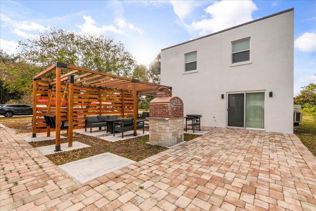 520 S 7TH STREET, Lake Wales, FL 33853