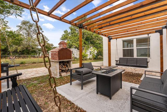 520 S 7TH STREET, Lake Wales, FL 33853