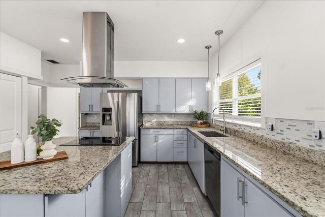 520 S 7TH STREET, Lake Wales, FL 33853