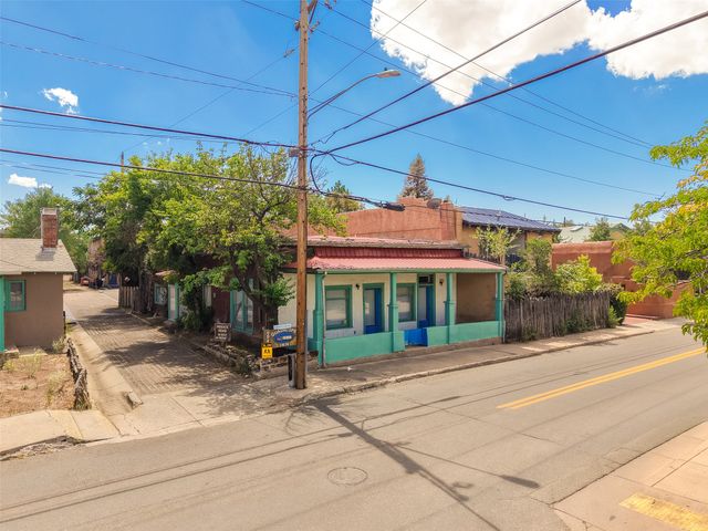 602 Agua Fria, Santa Fe, NM 87501