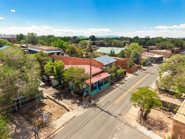 602 Agua Fria, Santa Fe, NM 87501