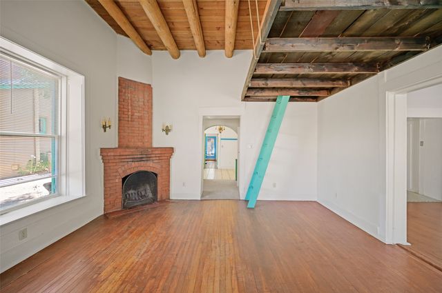 602 Agua Fria, Santa Fe, NM 87501