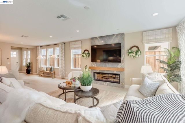 32663 Singh Circle, Union City, CA 94587