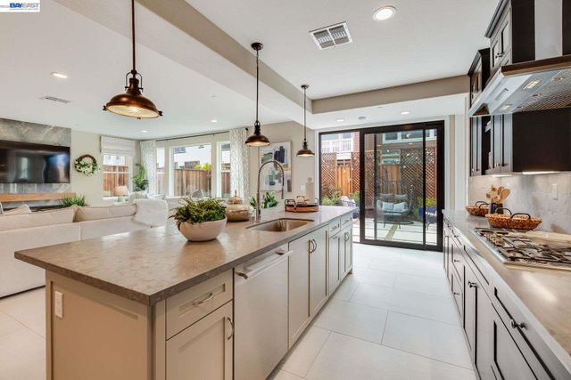 32663 Singh Circle, Union City, CA 94587