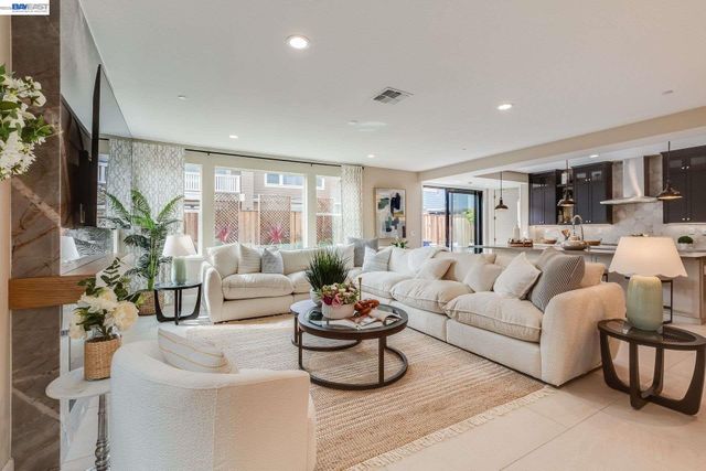 32663 Singh Circle, Union City, CA 94587