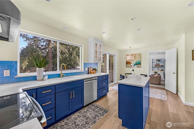 19020 32nd Avenue NE, Lake Forest Park, WA 98155