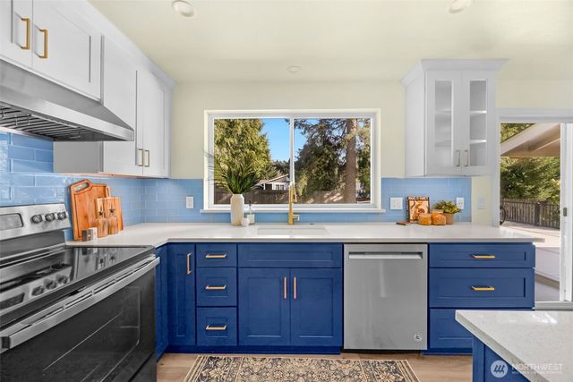 19020 32nd Avenue NE, Lake Forest Park, WA 98155