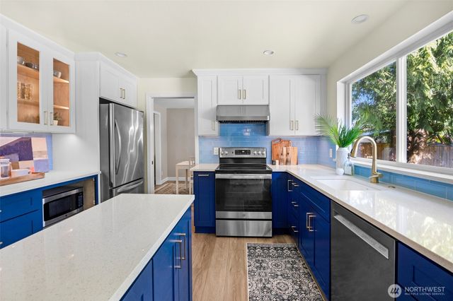 19020 32nd Avenue NE, Lake Forest Park, WA 98155