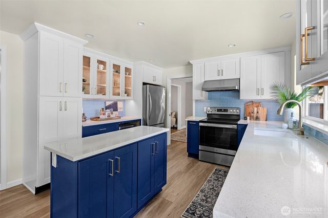 19020 32nd Avenue NE, Lake Forest Park, WA 98155