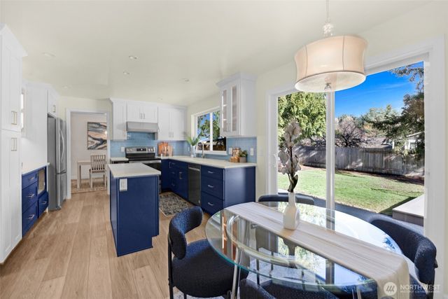 19020 32nd Avenue NE, Lake Forest Park, WA 98155