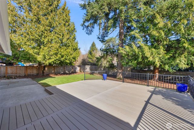 19020 32nd Avenue NE, Lake Forest Park, WA 98155