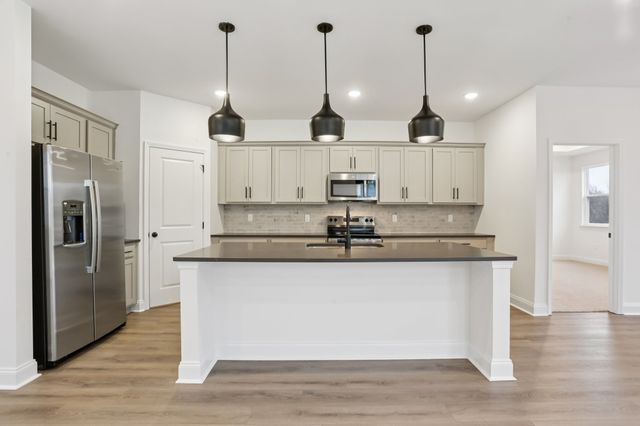 1084 Large Poppy Drive, La Vergne, TN 37086